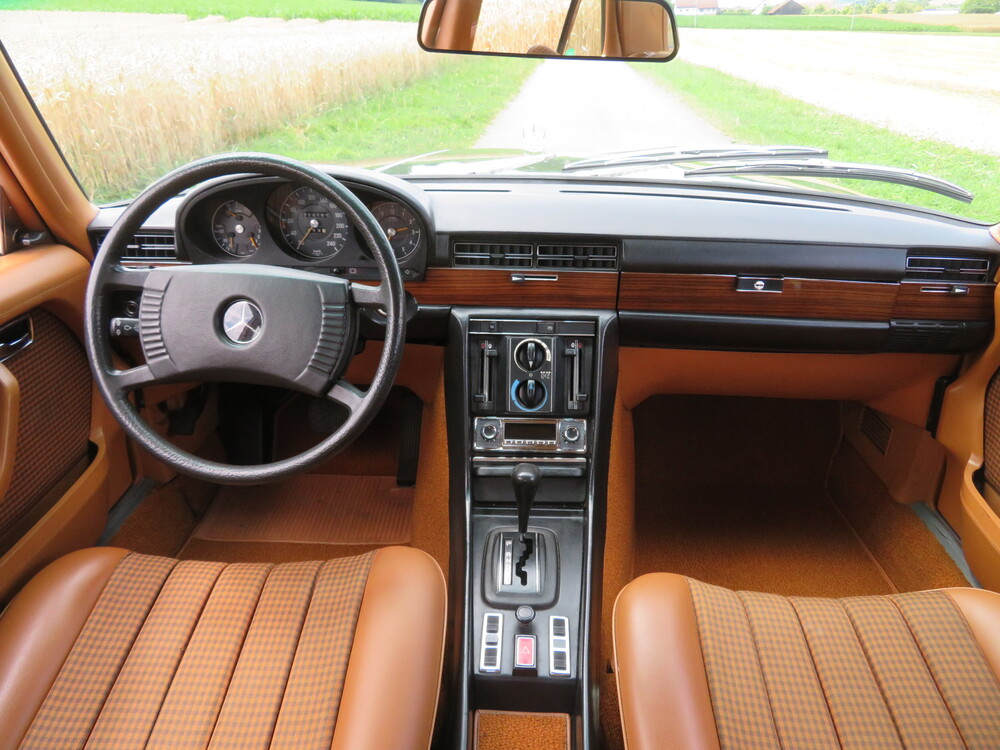 Mercedes-Benz 450 SE Limousine