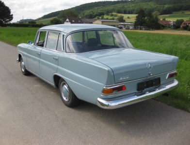 Mercedes-Benz 200 Heckflosse Limousine