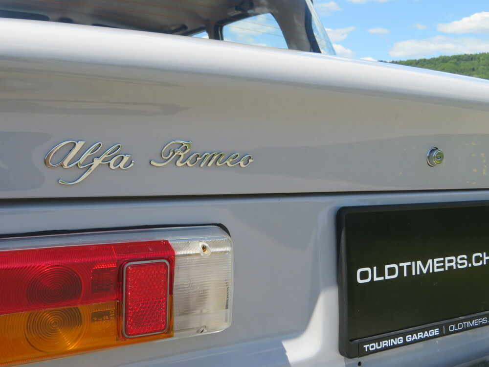 Alfa Romeo Giulia Nuova Super 1300 Limousine