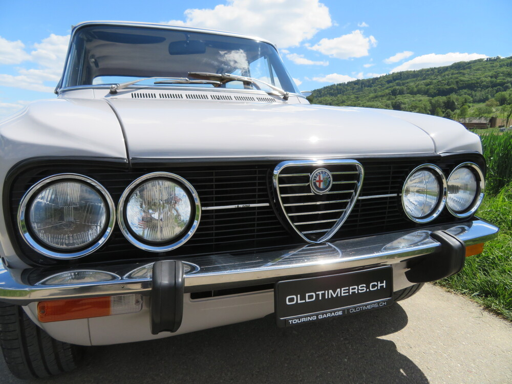 Alfa Romeo Giulia Nuova Super 1300 Limousine