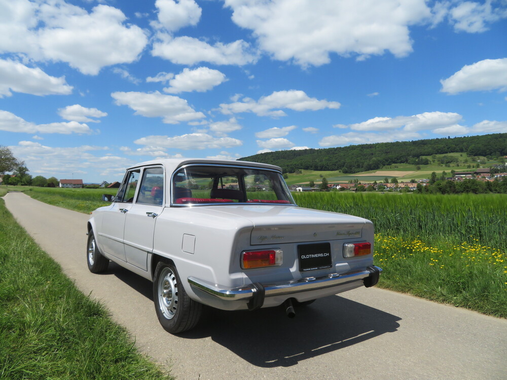 Alfa Romeo Giulia Nuova Super 1300 Limousine