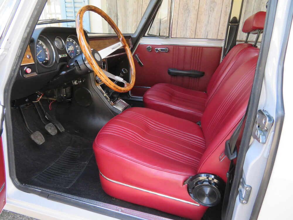 Alfa Romeo Giulia Nuova Super 1300 Limousine