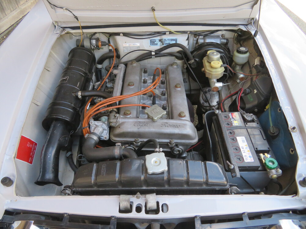 Alfa Romeo Giulia Nuova Super 1300 Limousine