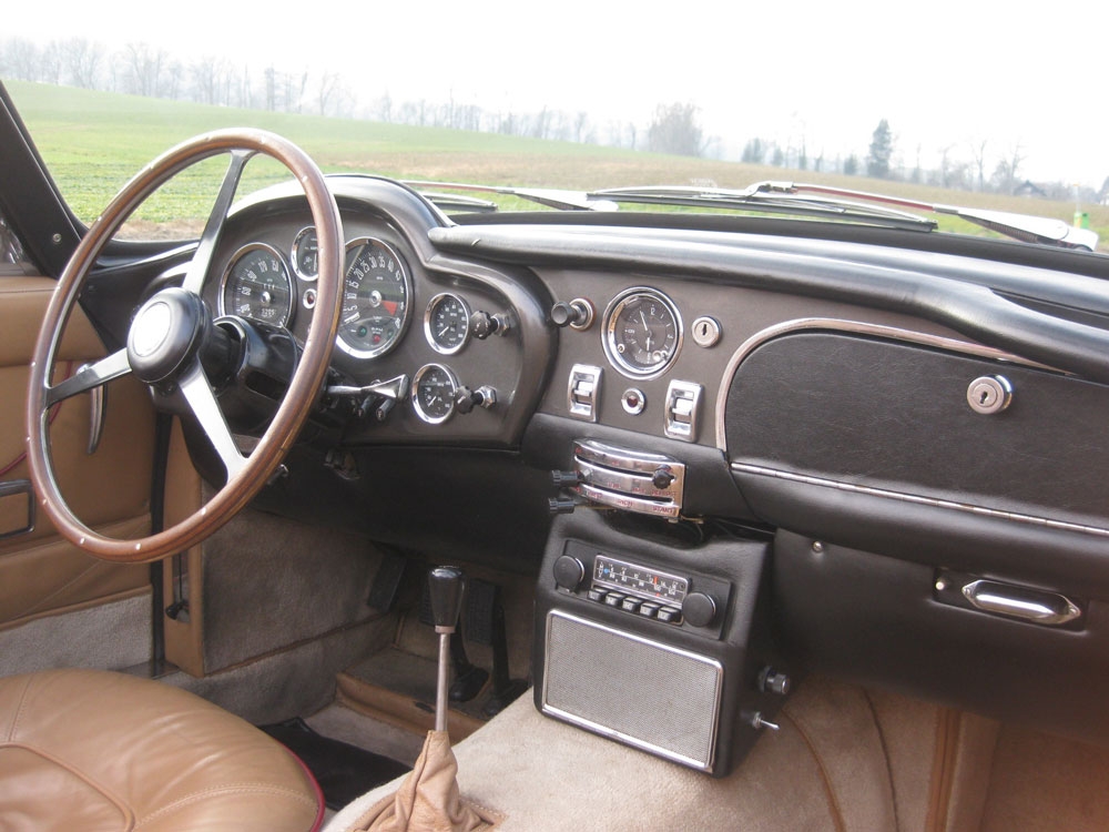 Aston Martin DB6 Vantage Volante Cabriolet