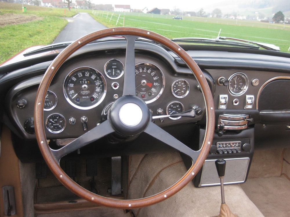 Aston Martin DB6 Vantage Volante Cabriolet