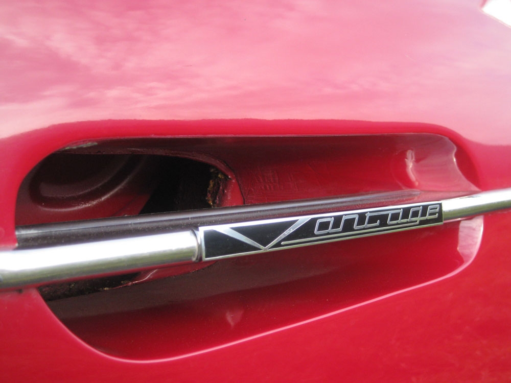 Aston Martin DB6 Vantage Volante Cabriolet