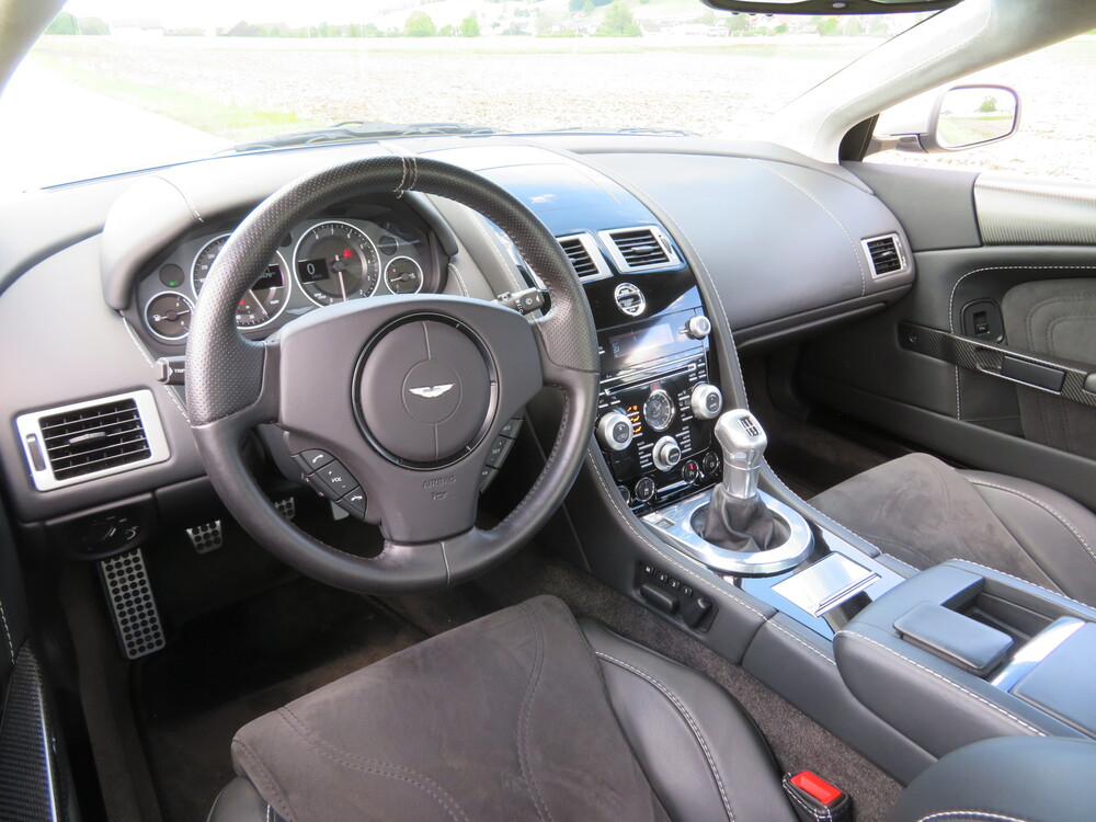 Aston Martin DBS Coupé