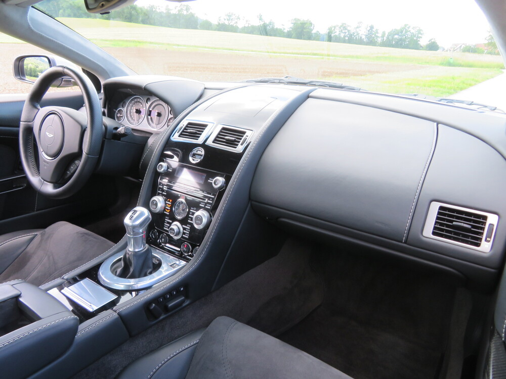 Aston Martin DBS Coupé