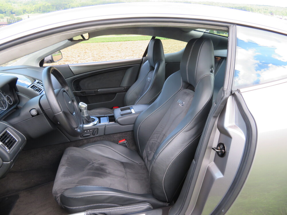 Aston Martin DBS Coupé