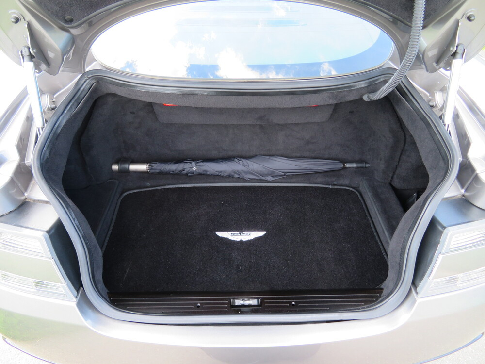 Aston Martin DBS Coupé