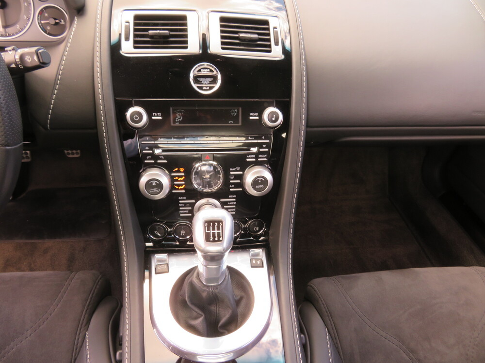 Aston Martin DBS Coupé