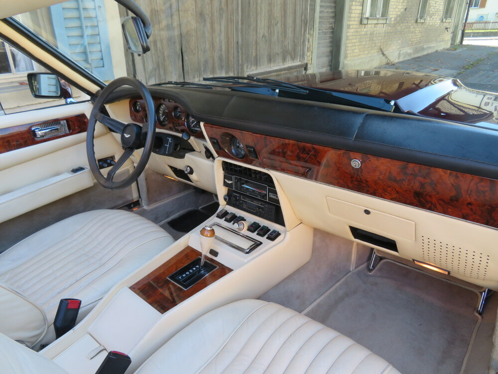 Aston Martin V8 Volante Cabriolet