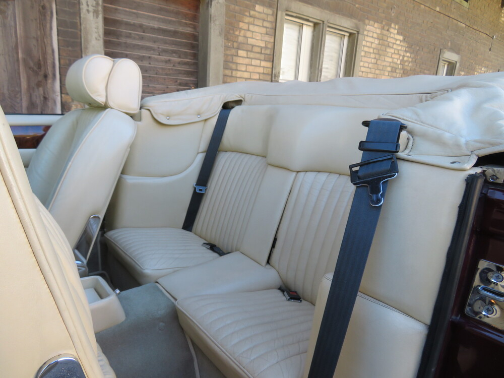 Aston Martin V8 Volante Cabriolet