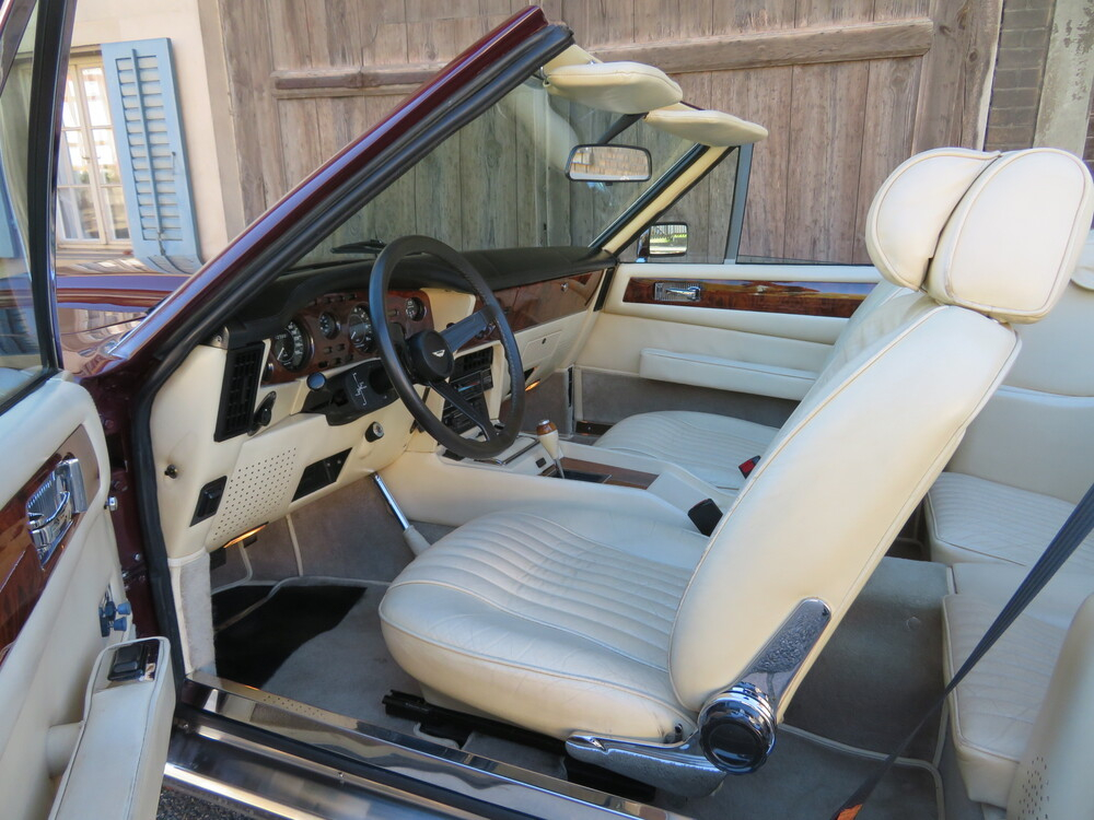 Aston Martin V8 Volante Cabriolet