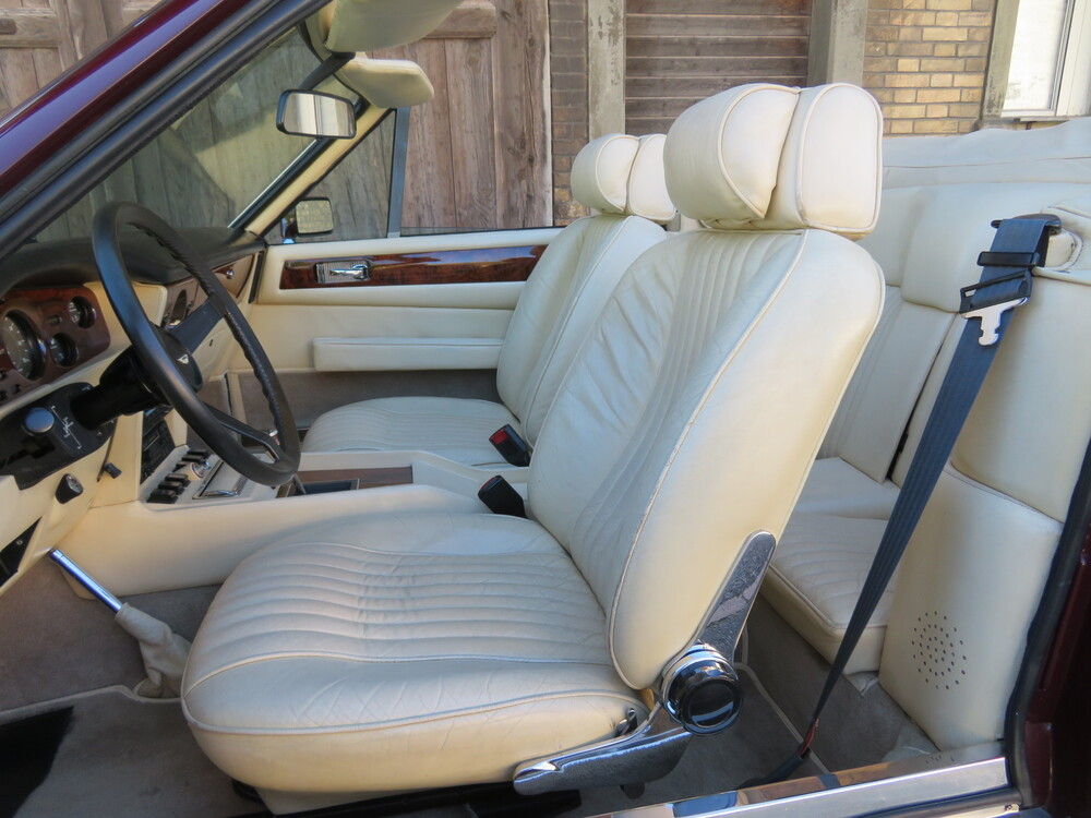 Aston Martin V8 Volante Cabriolet