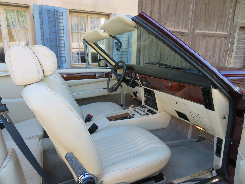 Aston Martin V8 Volante Cabriolet