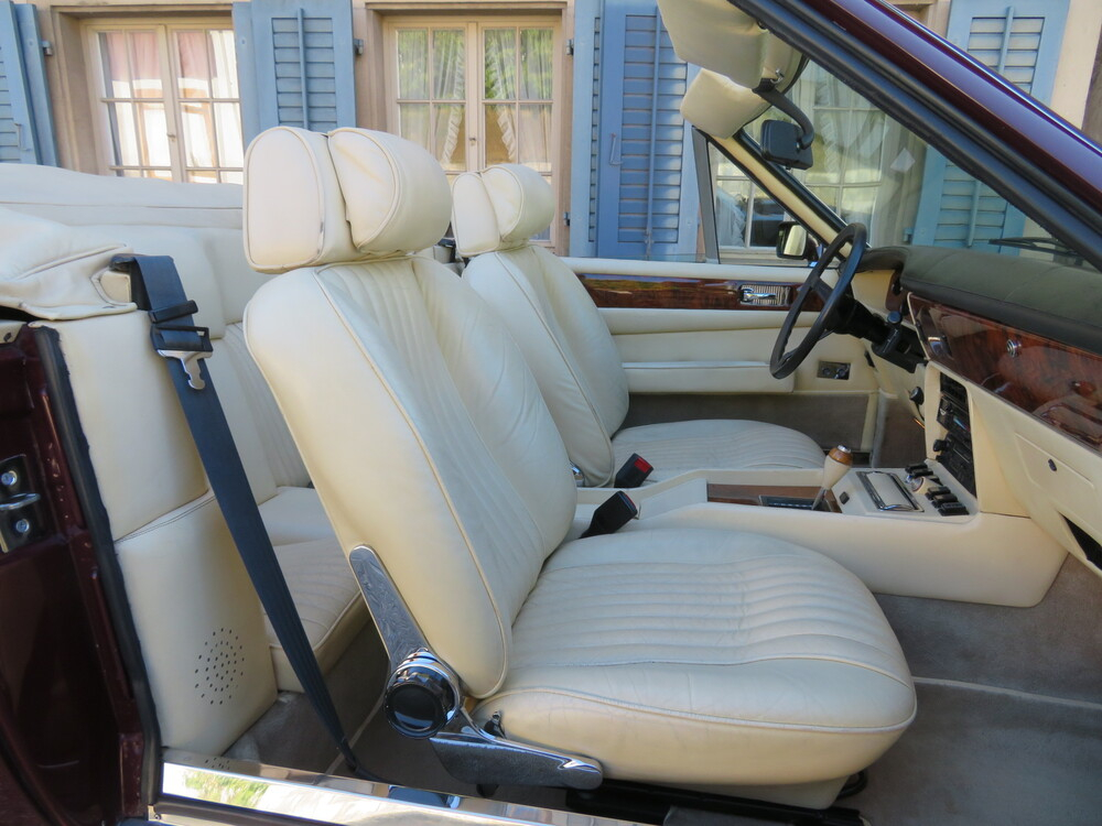 Aston Martin V8 Volante Cabriolet