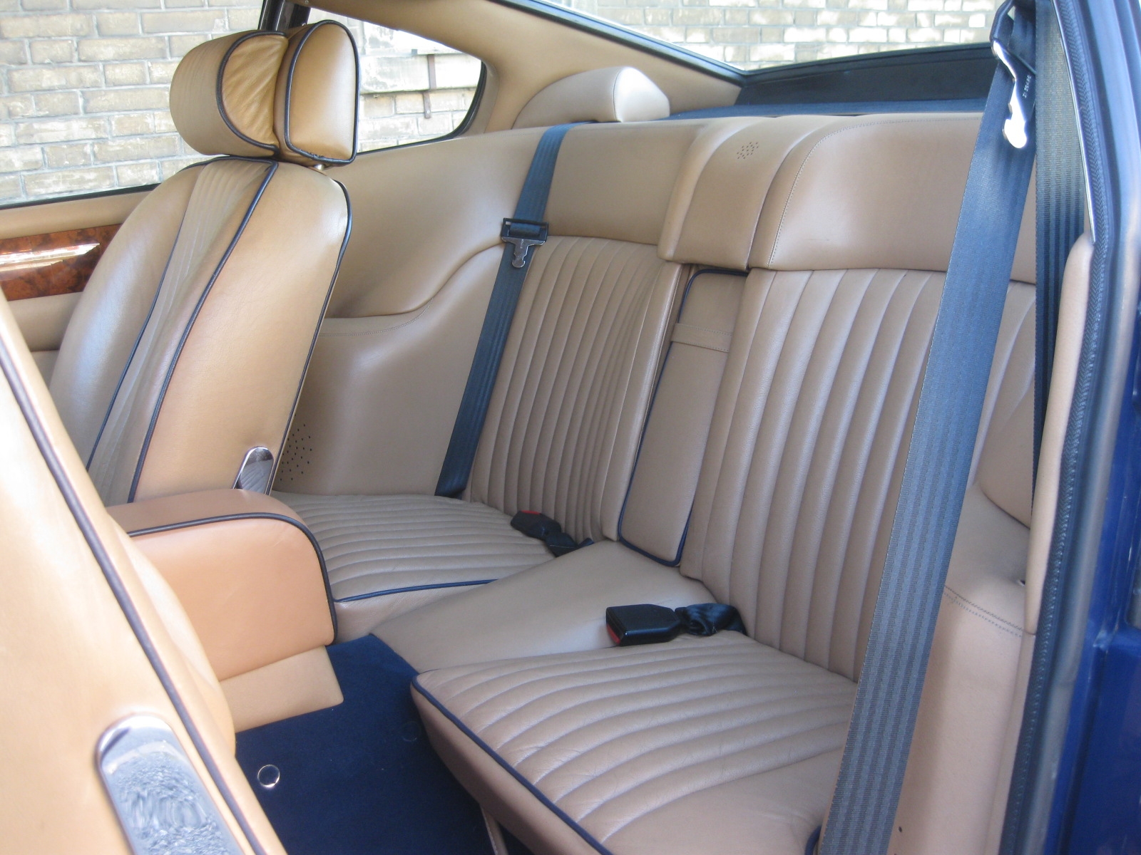 Aston Martin V8 Vantage Coupé