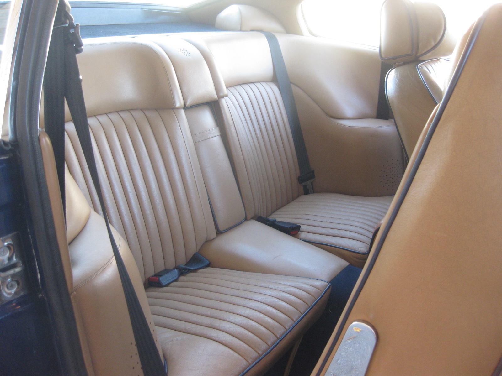 Aston Martin V8 Vantage Coupé