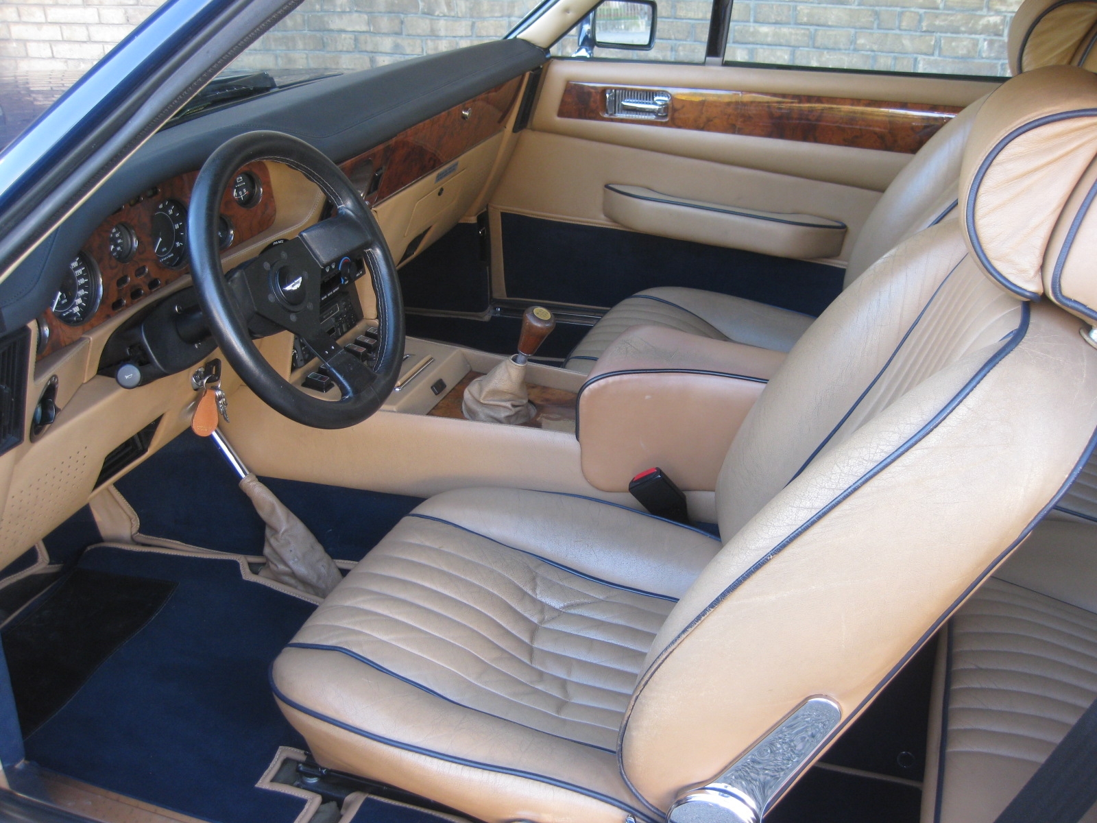 Aston Martin V8 Vantage Coupé