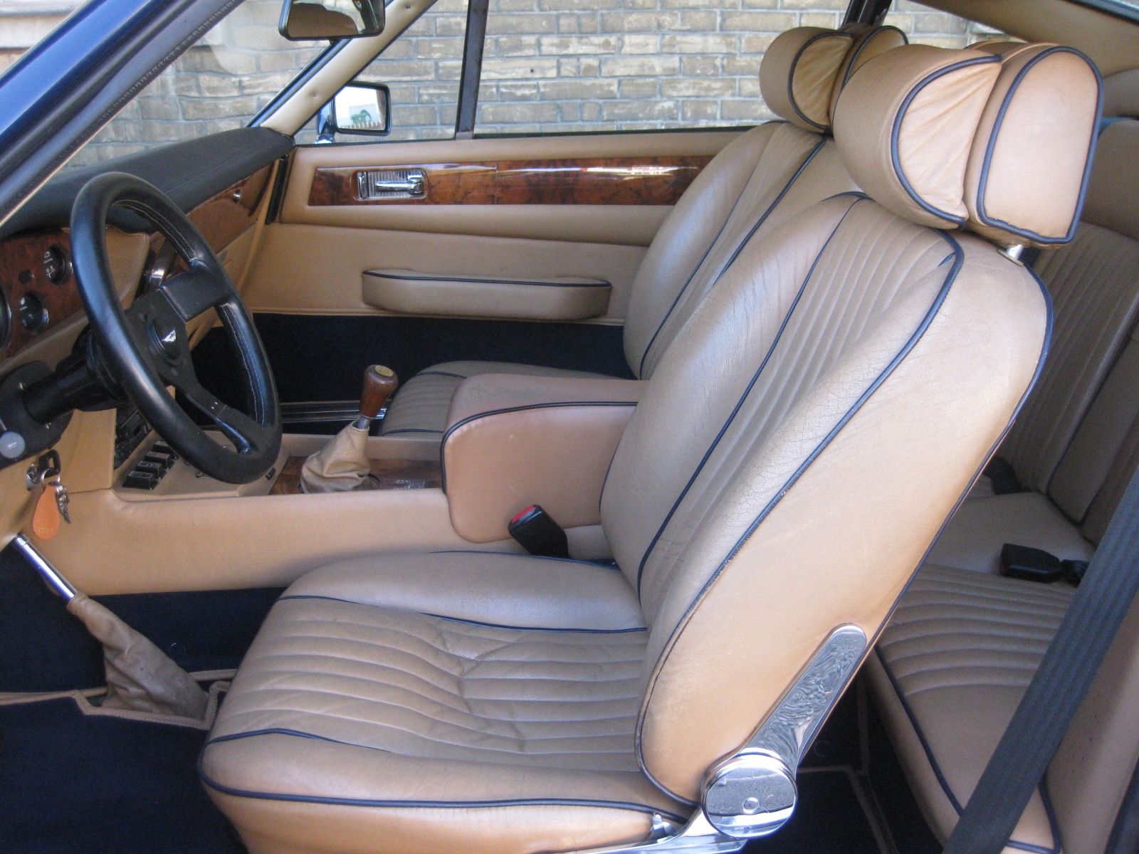 Aston Martin V8 Vantage Coupé