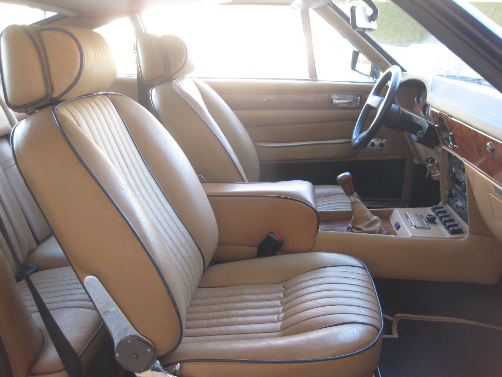 Aston Martin V8 Vantage Coupé