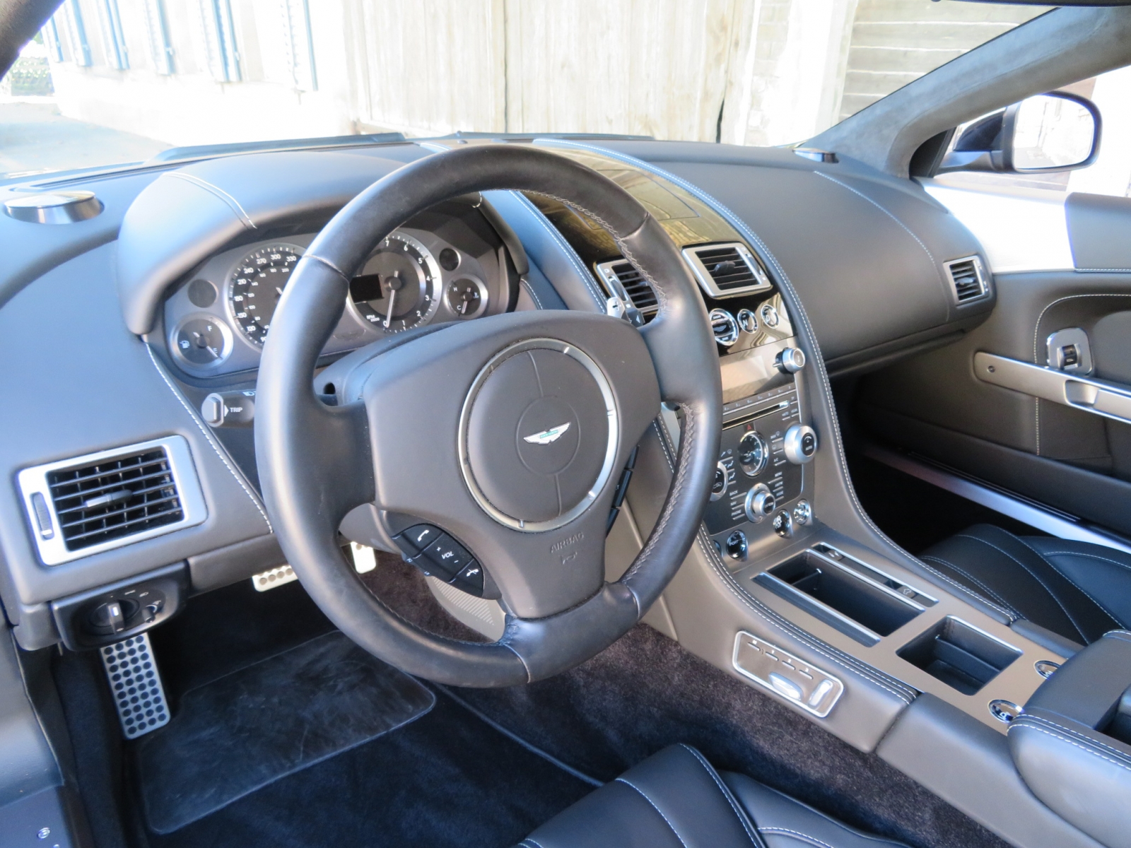 Aston Martin Virage V12 Coupé