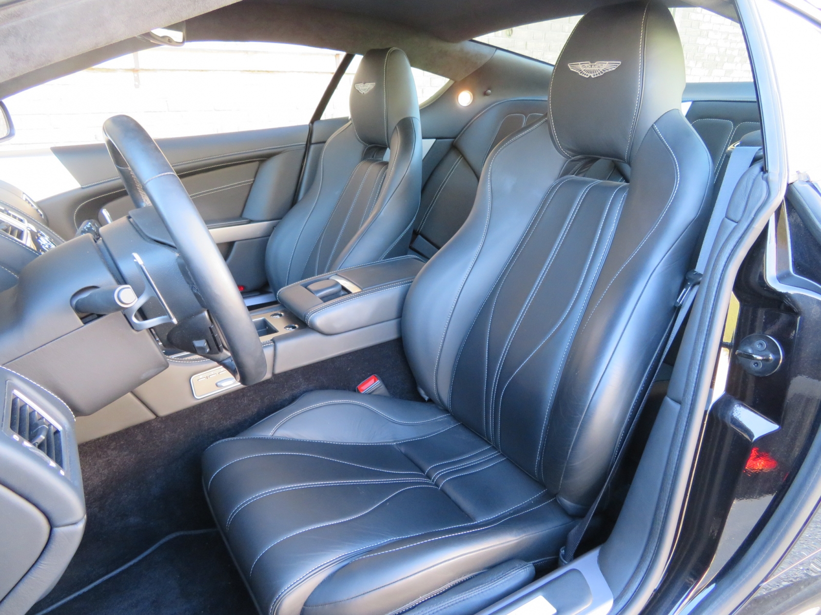 Aston Martin Virage V12 Coupé