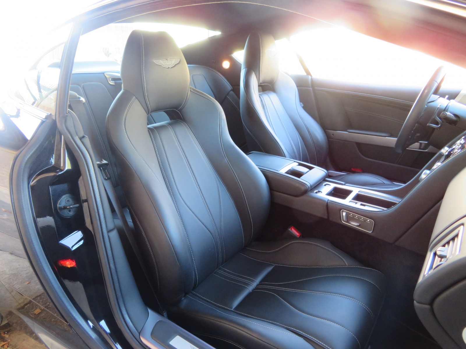 Aston Martin Virage V12 Coupé