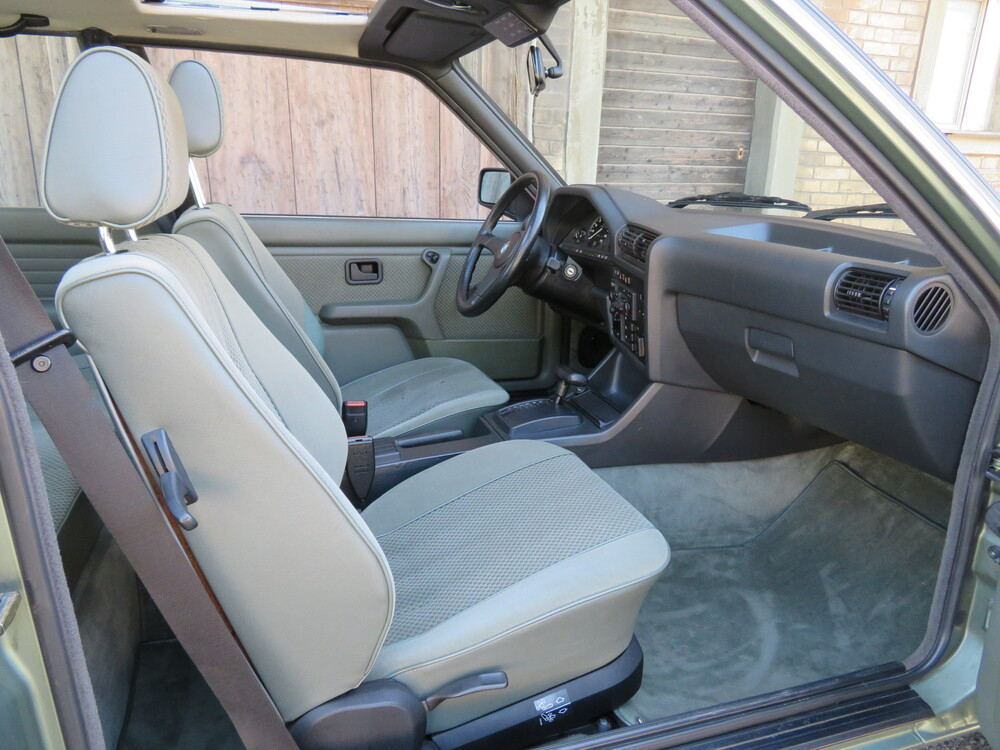 BMW 323i A Limousine