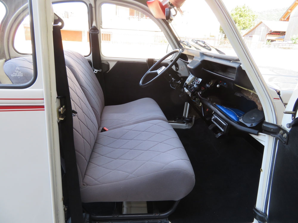 Citroen 2CV6 Spécial (Club) Cabriolet