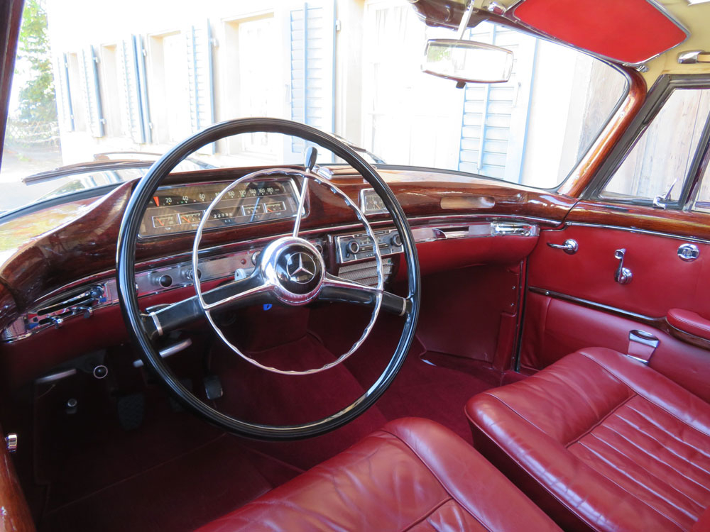 Mercedes-Benz 220 S Coupé