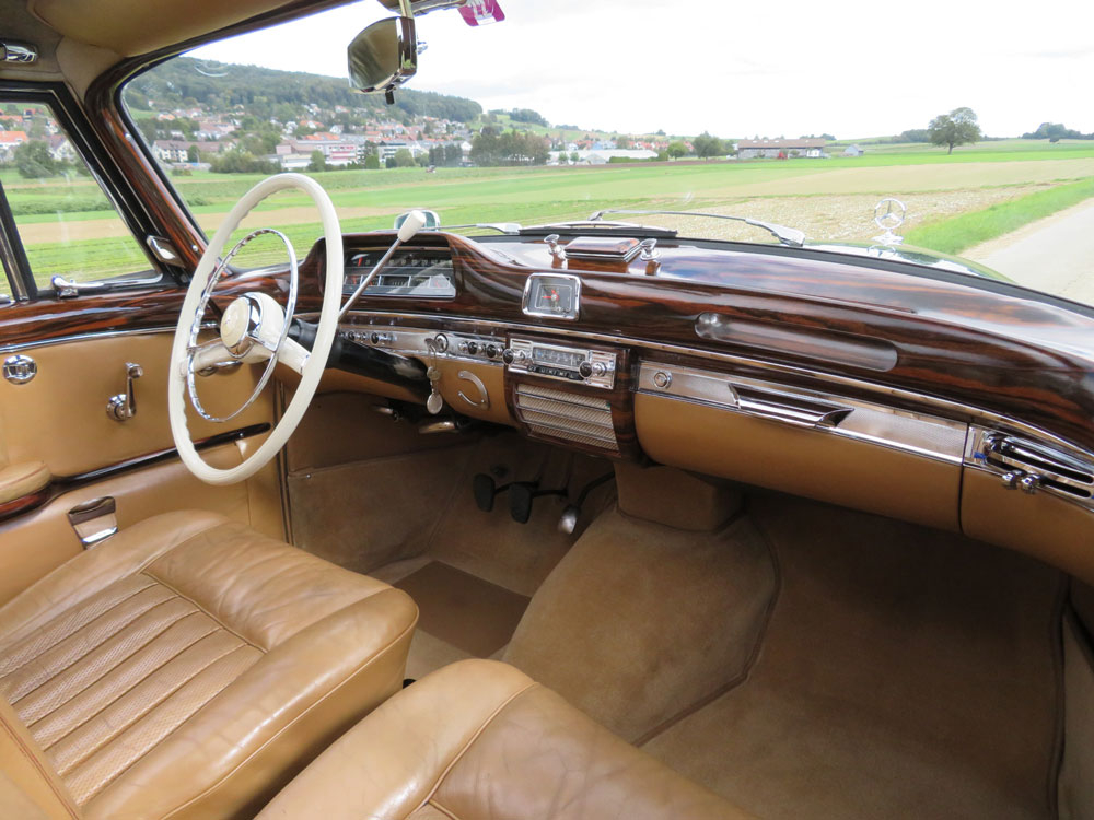 Mercedes-Benz 220 S Coupé