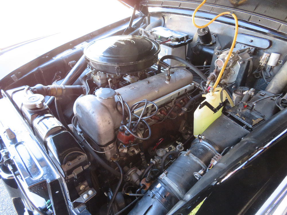 Mercedes-Benz 220 S Coupé