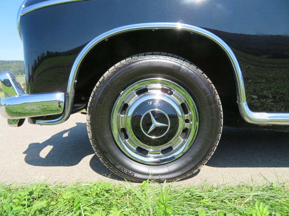 Mercedes-Benz 220 S Coupé