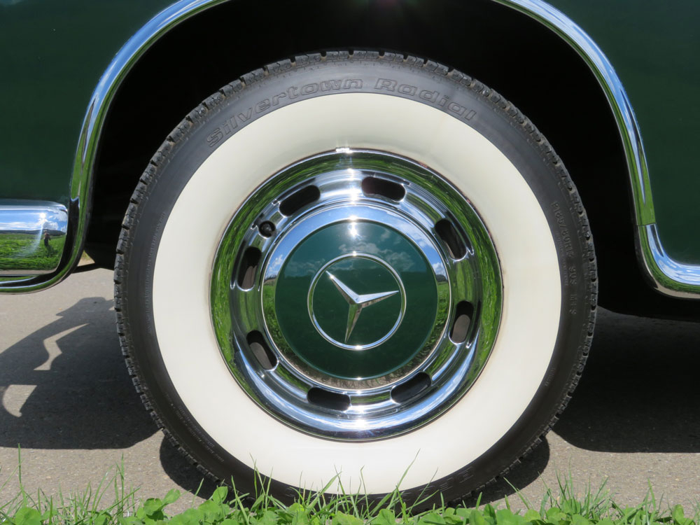 Mercedes-Benz 220 S Coupé