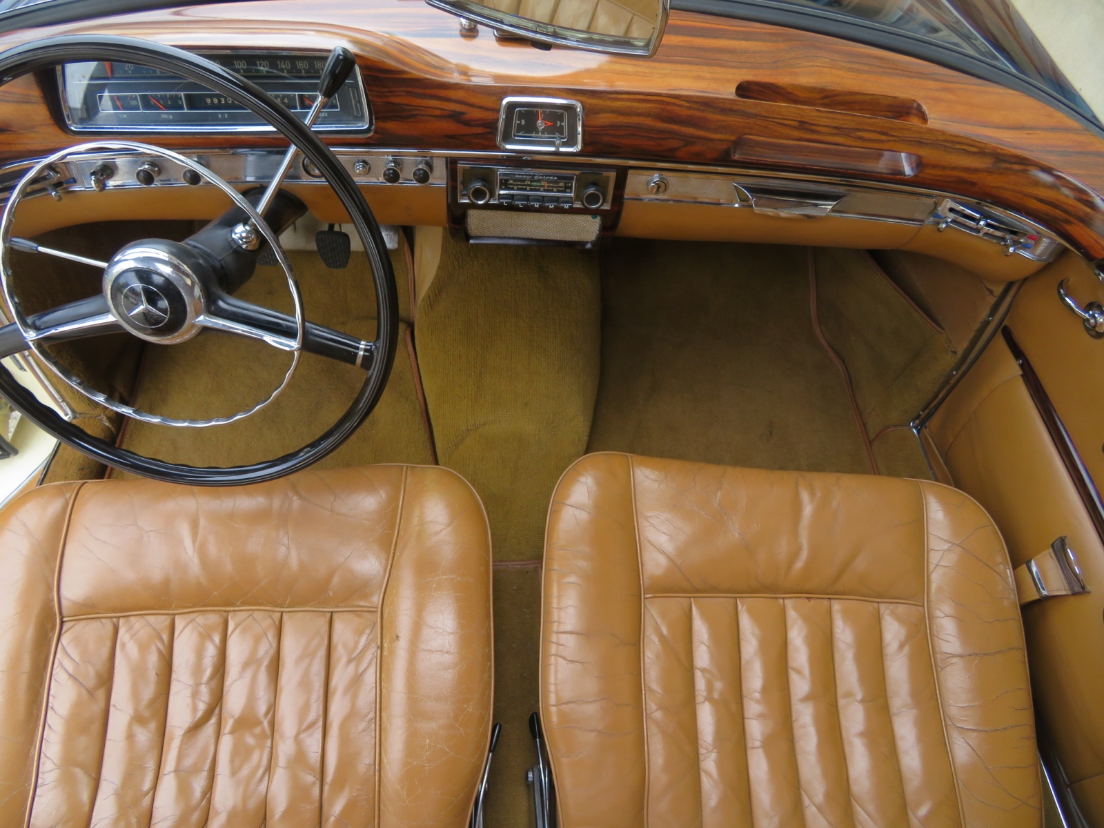 Mercedes-Benz 220 S Coupé