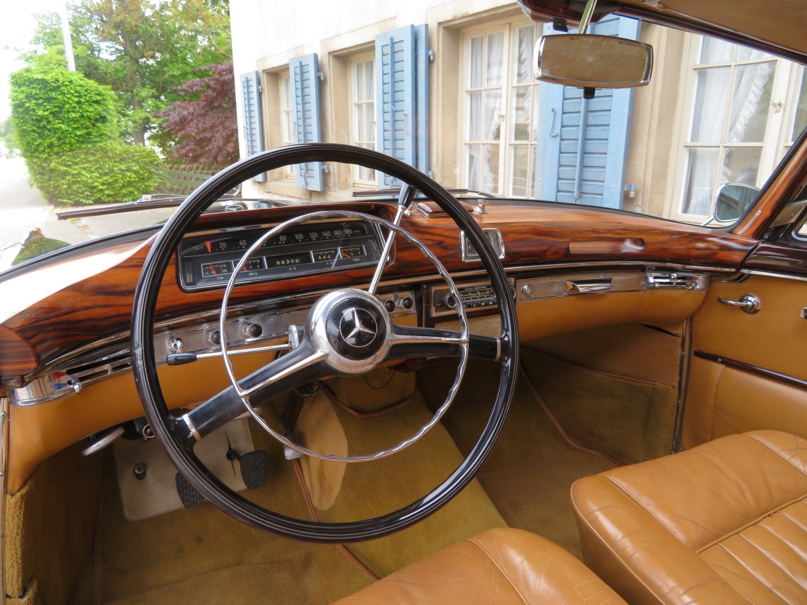 Mercedes-Benz 220 S Coupé