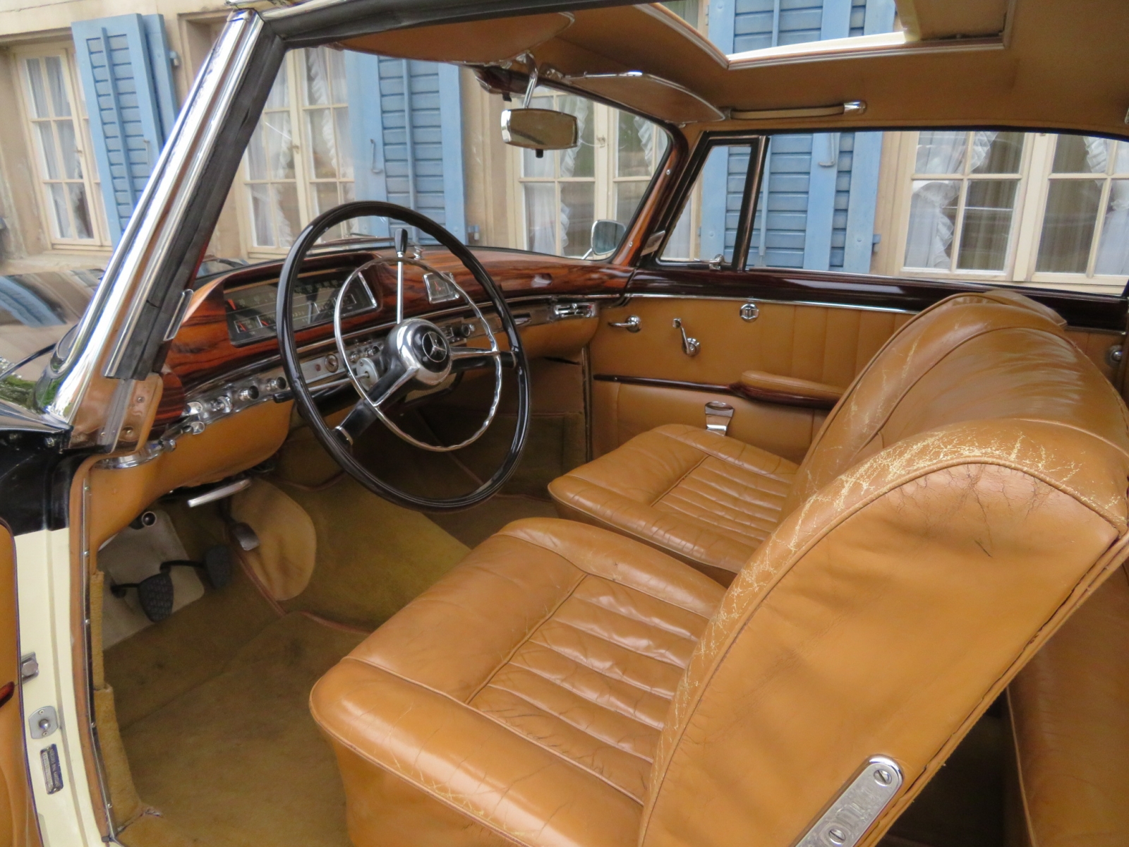 Mercedes-Benz 220 S Coupé