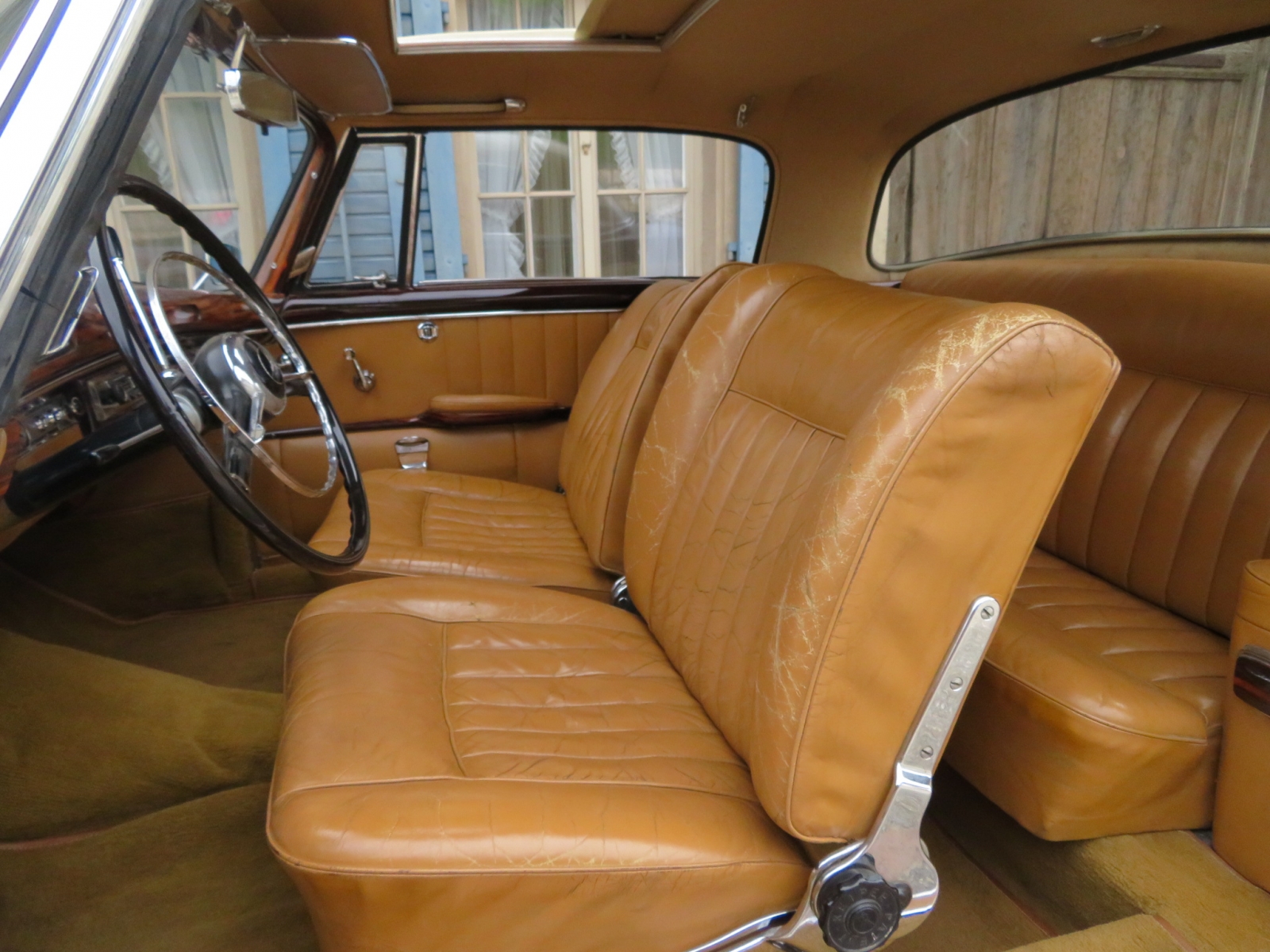 Mercedes-Benz 220 S Coupé