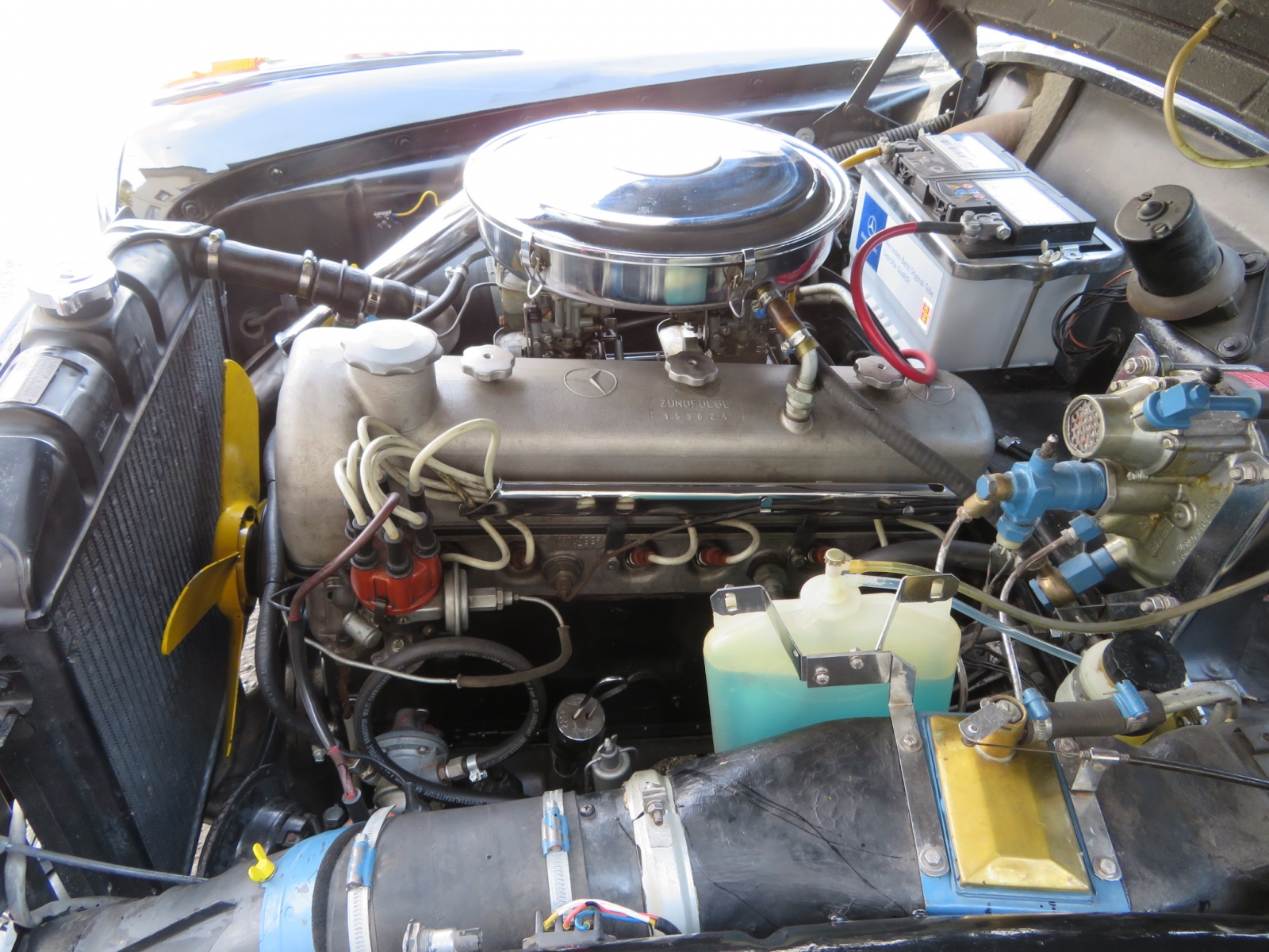 Mercedes-Benz 220 S Coupé