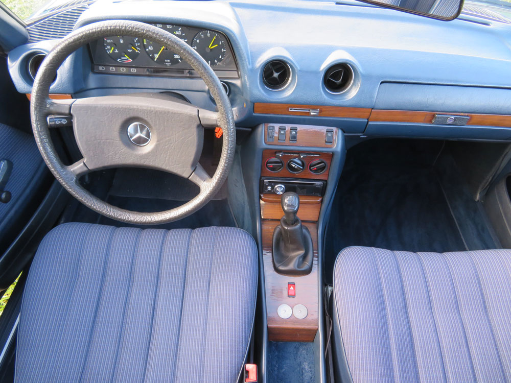 Mercedes-Benz 230 CE Coupé