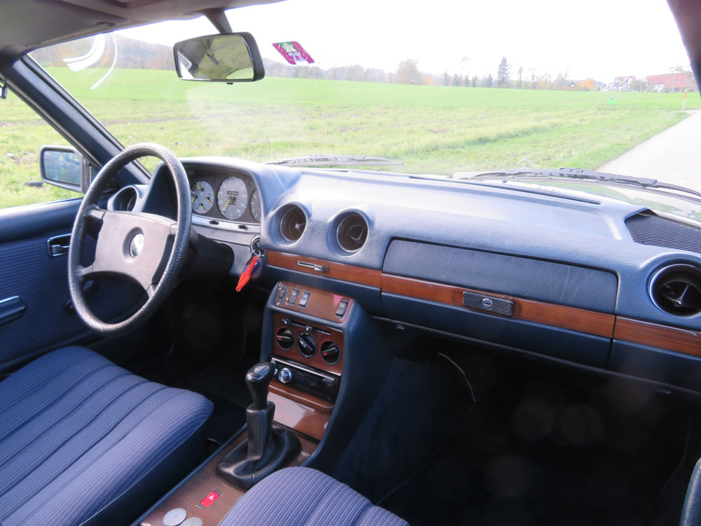 Mercedes-Benz 230 CE Coupé