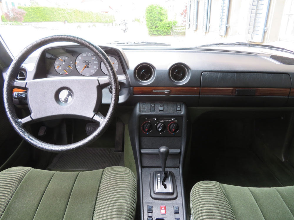 Mercedes-Benz 230 E Limousine