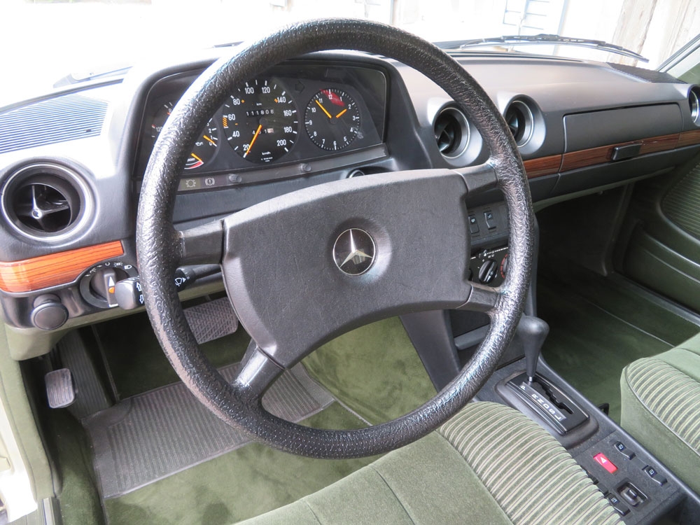 Mercedes-Benz 230 E Limousine