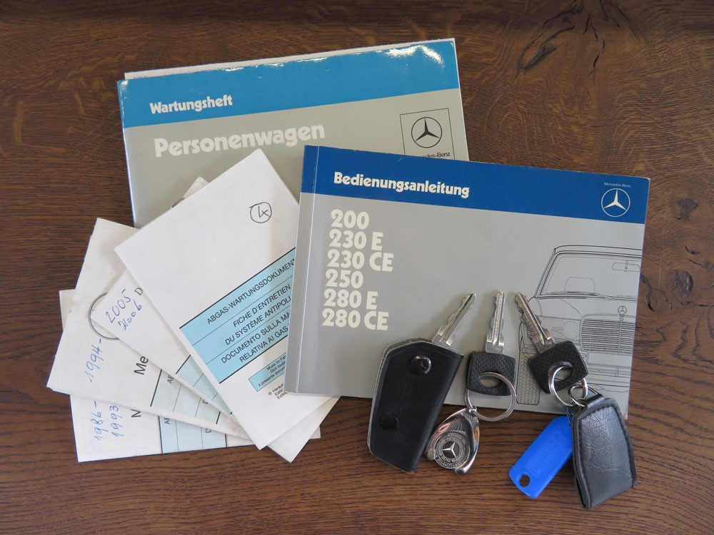 Mercedes-Benz 230 E Limousine