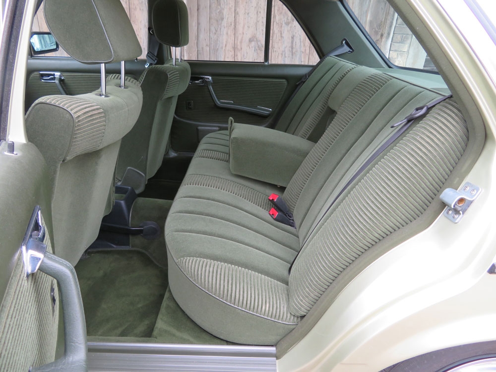 Mercedes-Benz 230 E Limousine