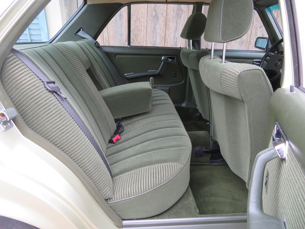 Mercedes-Benz 230 E Limousine