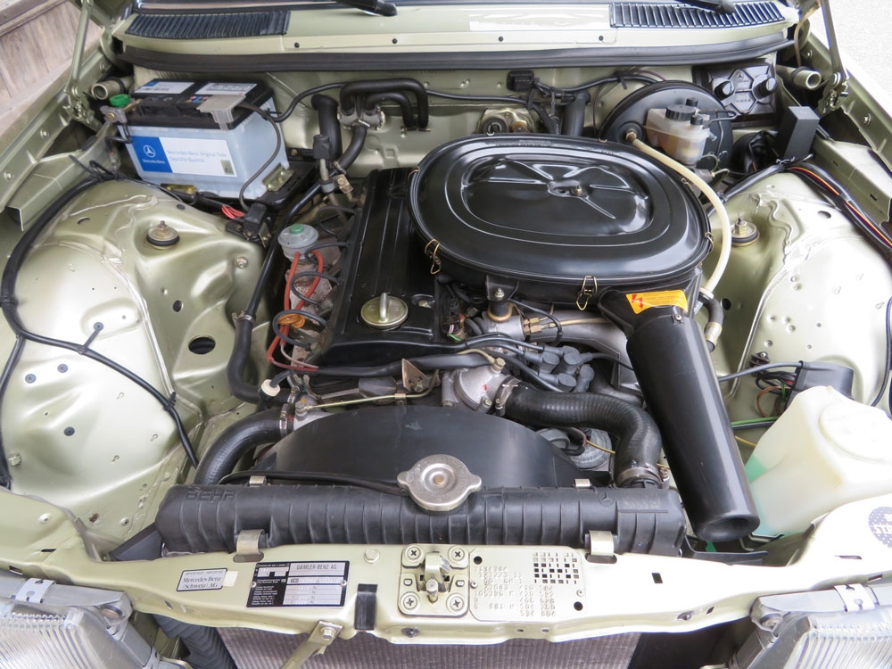 Mercedes-Benz 230 E Limousine