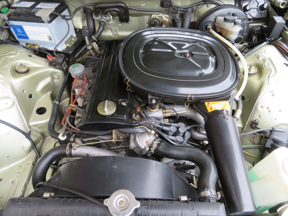 Mercedes-Benz 230 E Limousine